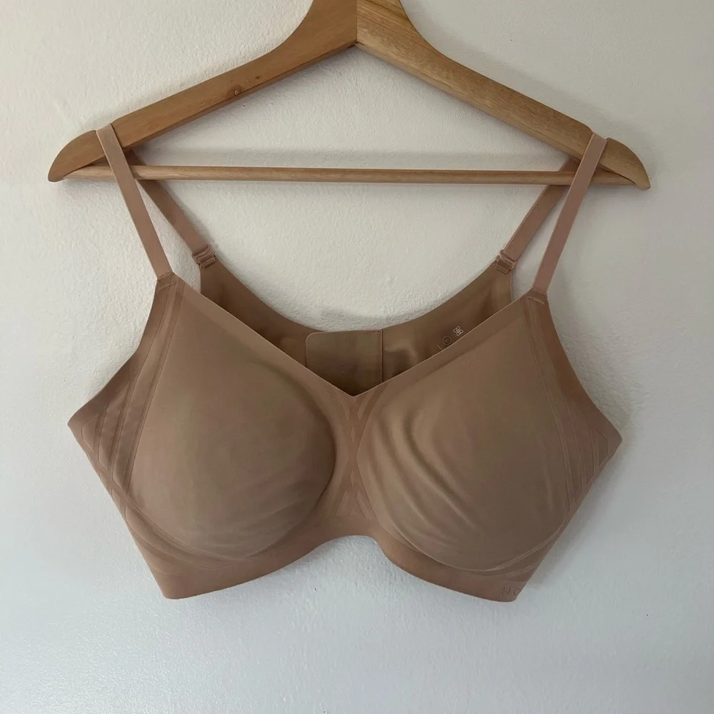 Two Honeylove Silhouette Wireless Seamless Bras‎ Black & Nude Size Large